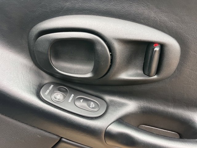 Used 2004 Chevrolet Corvette Coupe w/ Roof Package image 39