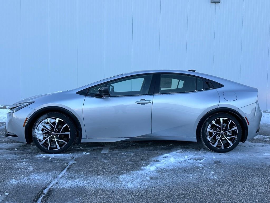 New 2026 Toyota Prius Plug-In Hybrid FWD image 2