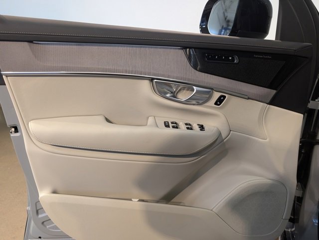 New 2026 Volvo XC90 B6 Ultra image 8