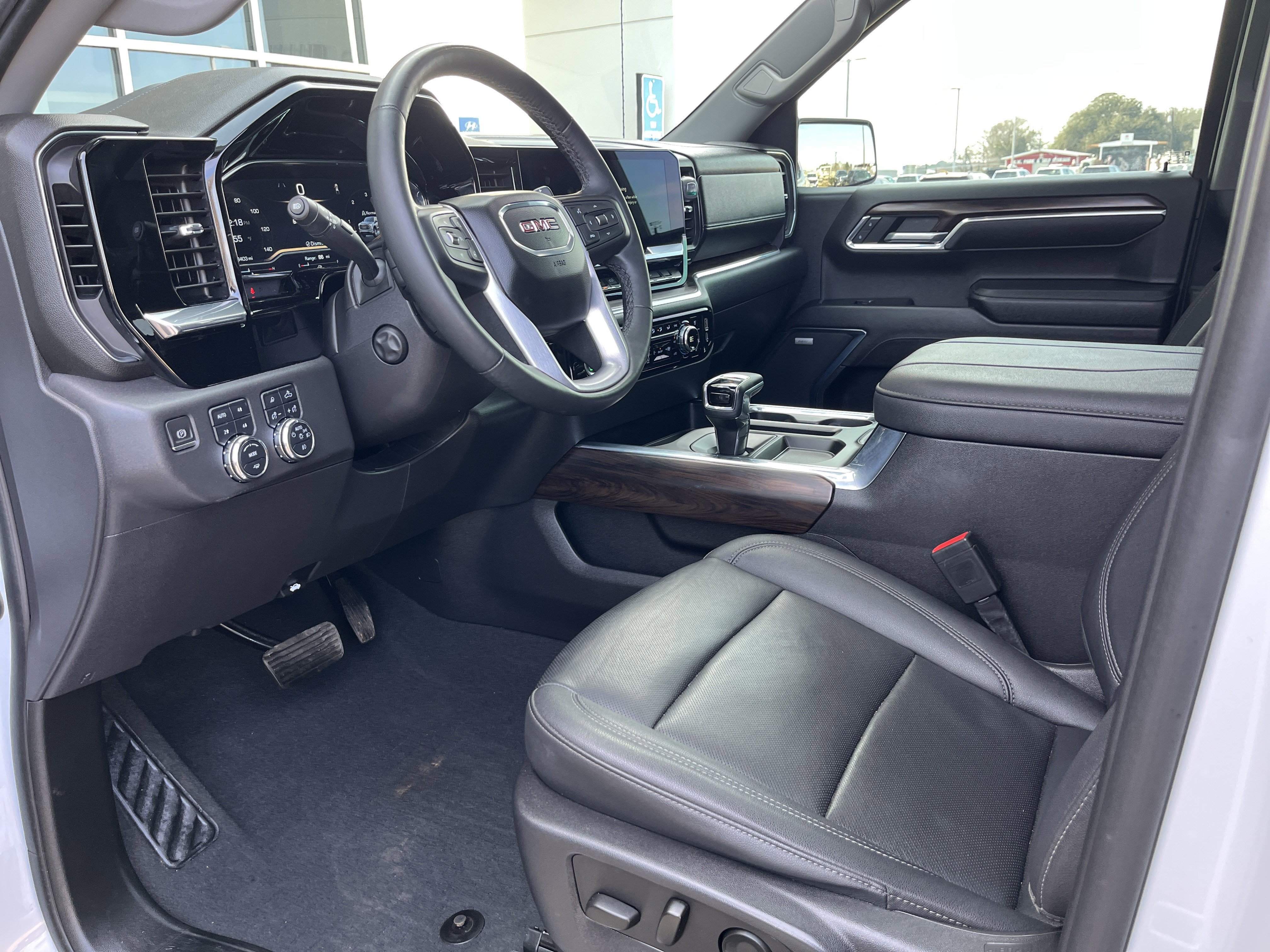 Used 2023 GMC Sierra 1500 SLT image 8