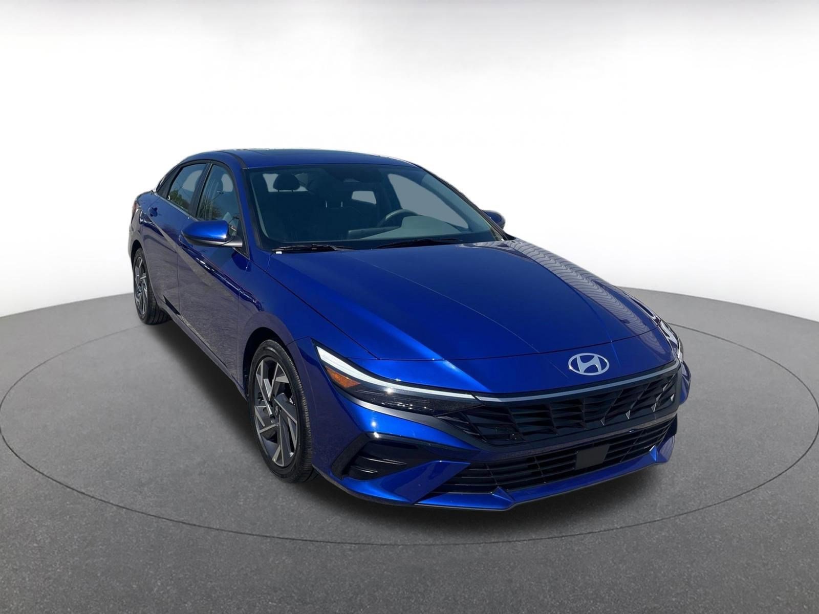 Used 2025 Hyundai Elantra SEL image 1