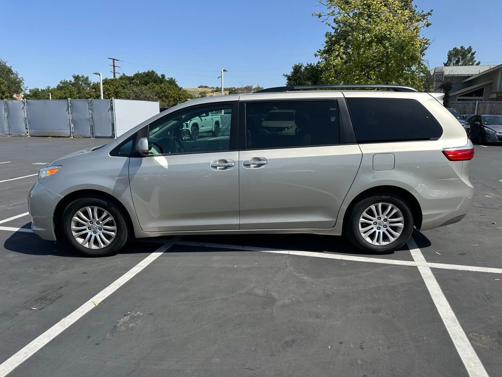 Used 2015 Toyota Sienna XLE w/ XLE Navigation Package image 2