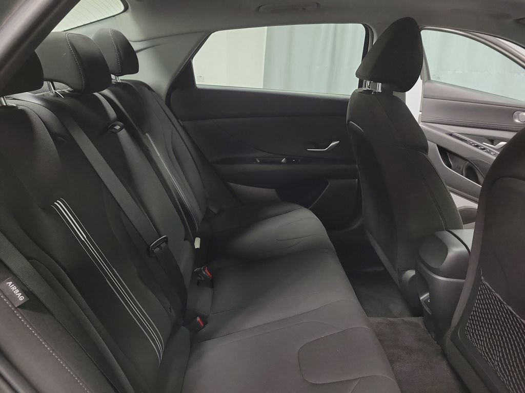 Used 2025 Hyundai Elantra SEL FWD image 30