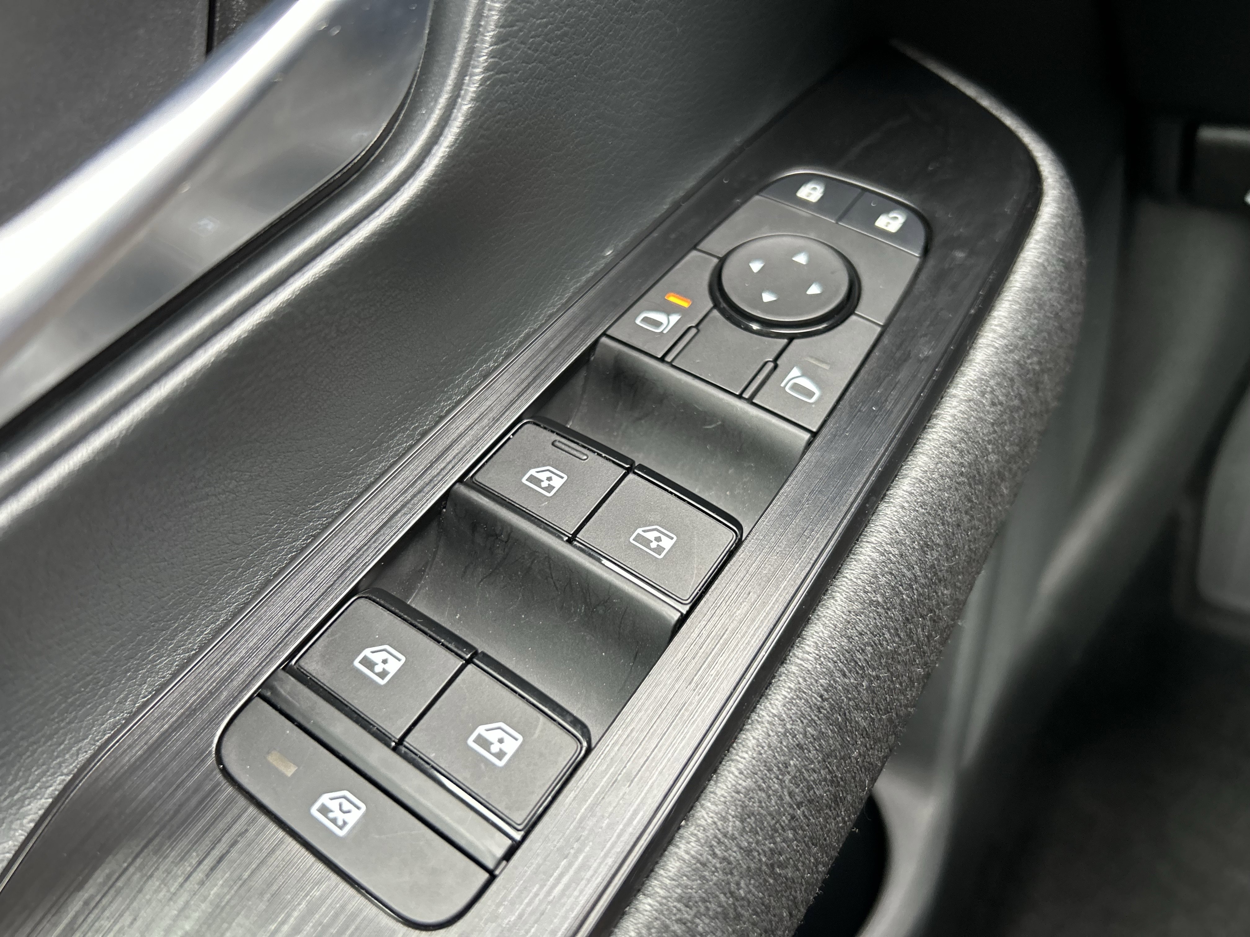 Used 2025 Nissan Kicks SV w/ Charging Package image 20
