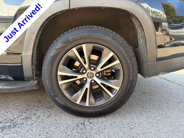 Used 2018 Toyota Highlander LE FWD image 11