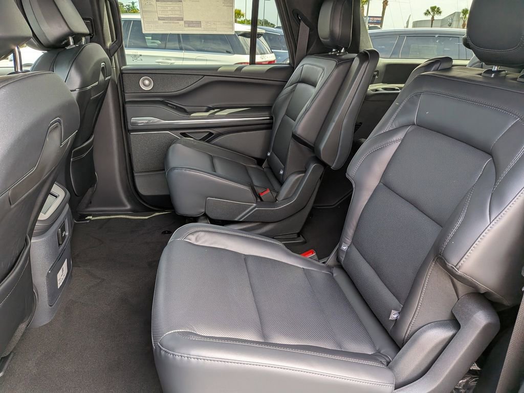 New 2026 Lincoln Navigator L Reserve w/ Jet Appearance Package AWD/4WD image 16