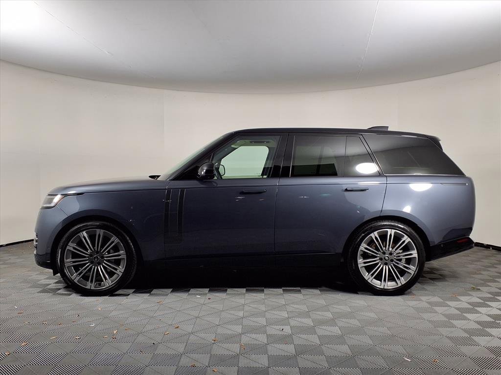 Used 2025 Land Rover Range Rover SE image 4