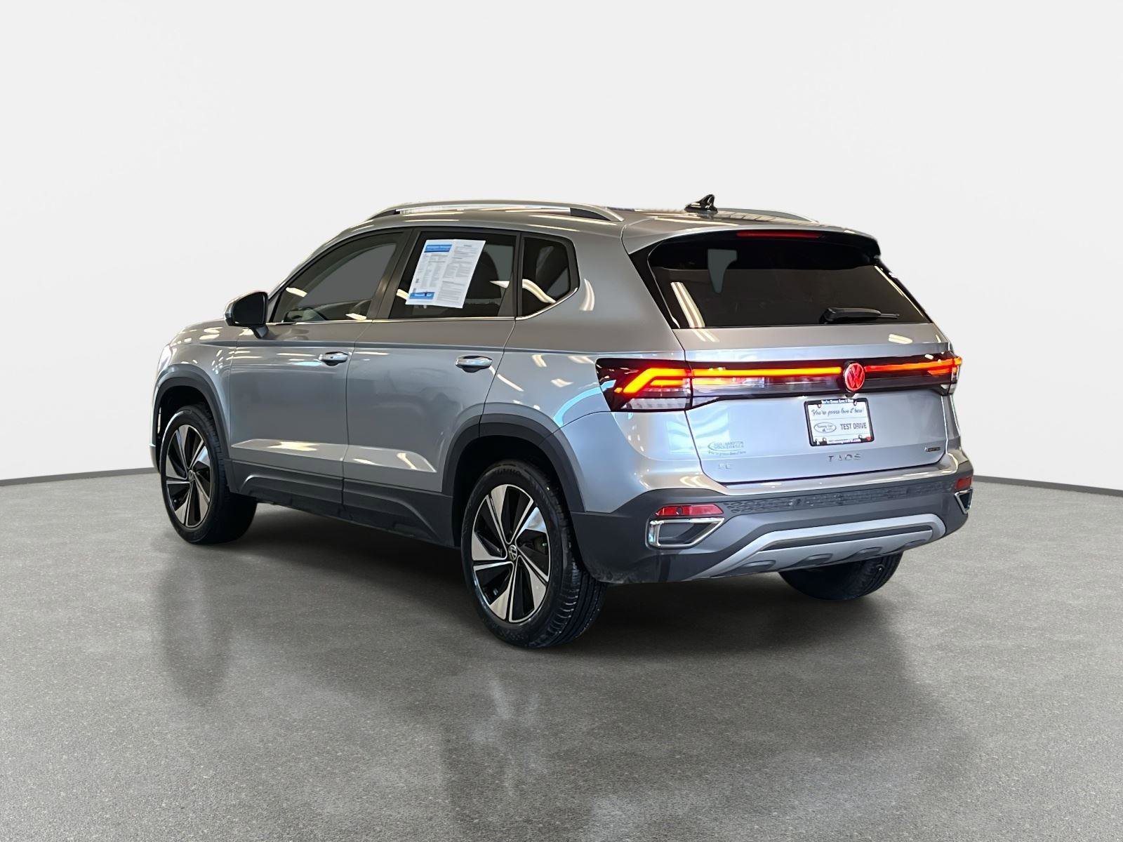 Used 2025 Volkswagen Taos SE image 7