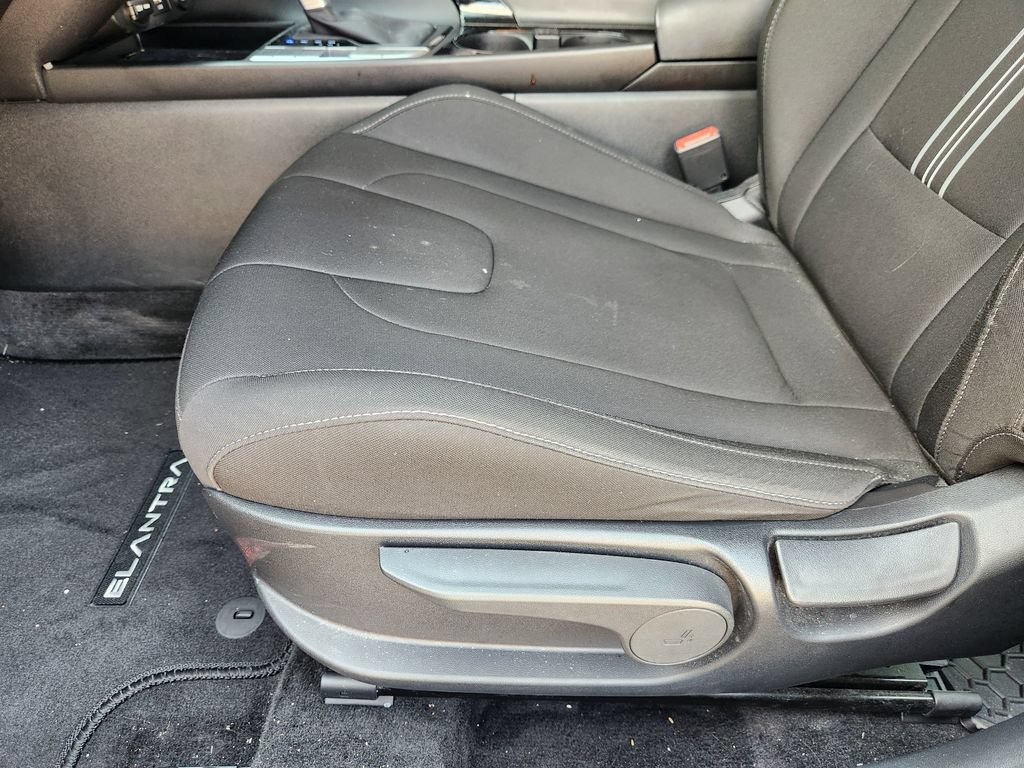 Used 2023 Hyundai Elantra SEL w/ Convenience Package FWD image 23