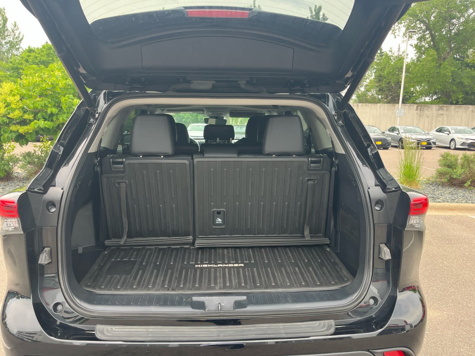 Used 2022 Toyota Highlander XLE AWD/4WD image 8