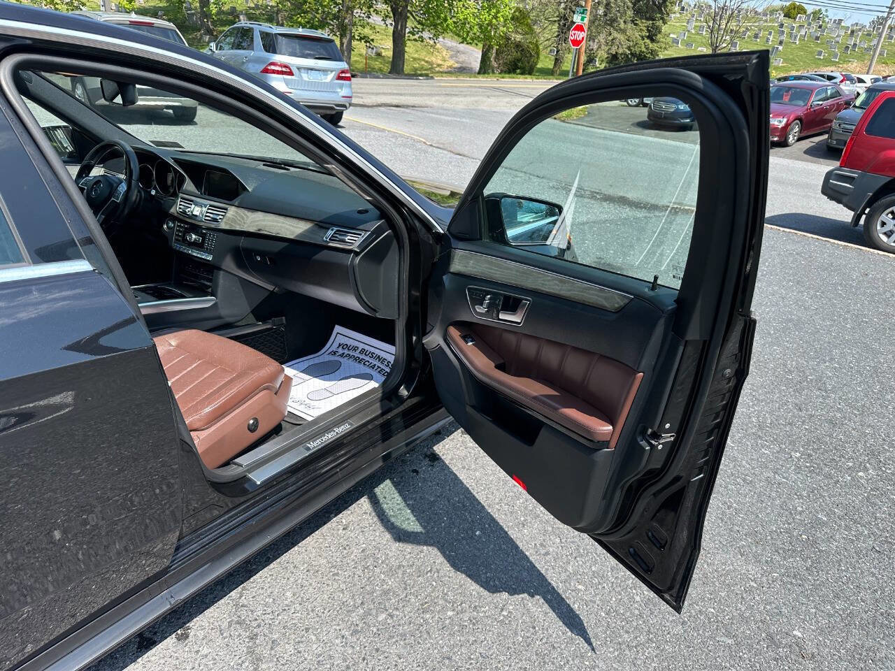 Used 2014 Mercedes-Benz E 550 4MATIC Sedan image 36