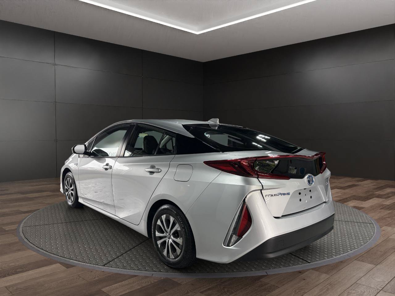 Used 2022 Toyota Prius Prime XLE FWD image 6