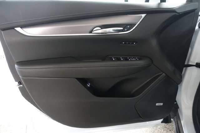 Used 2024 Cadillac XT6 Luxury w/ LPO, Floor Liner Package AWD/4WD image 9