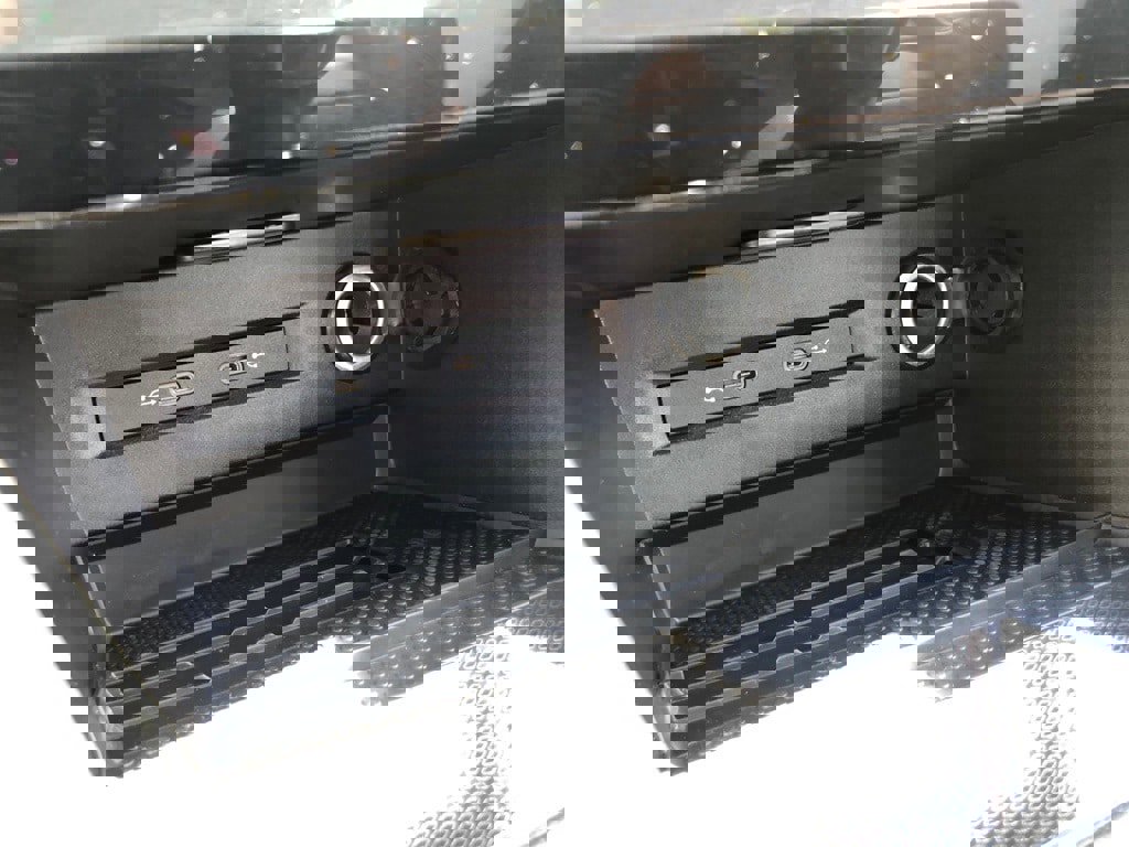 New 2025 Volkswagen Taos SEL image 28