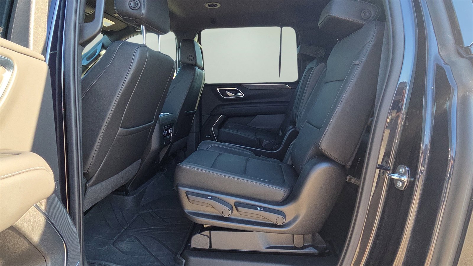 Used 2022 Chevrolet Suburban Z71 w/ Z71 Off-Road Package image 28