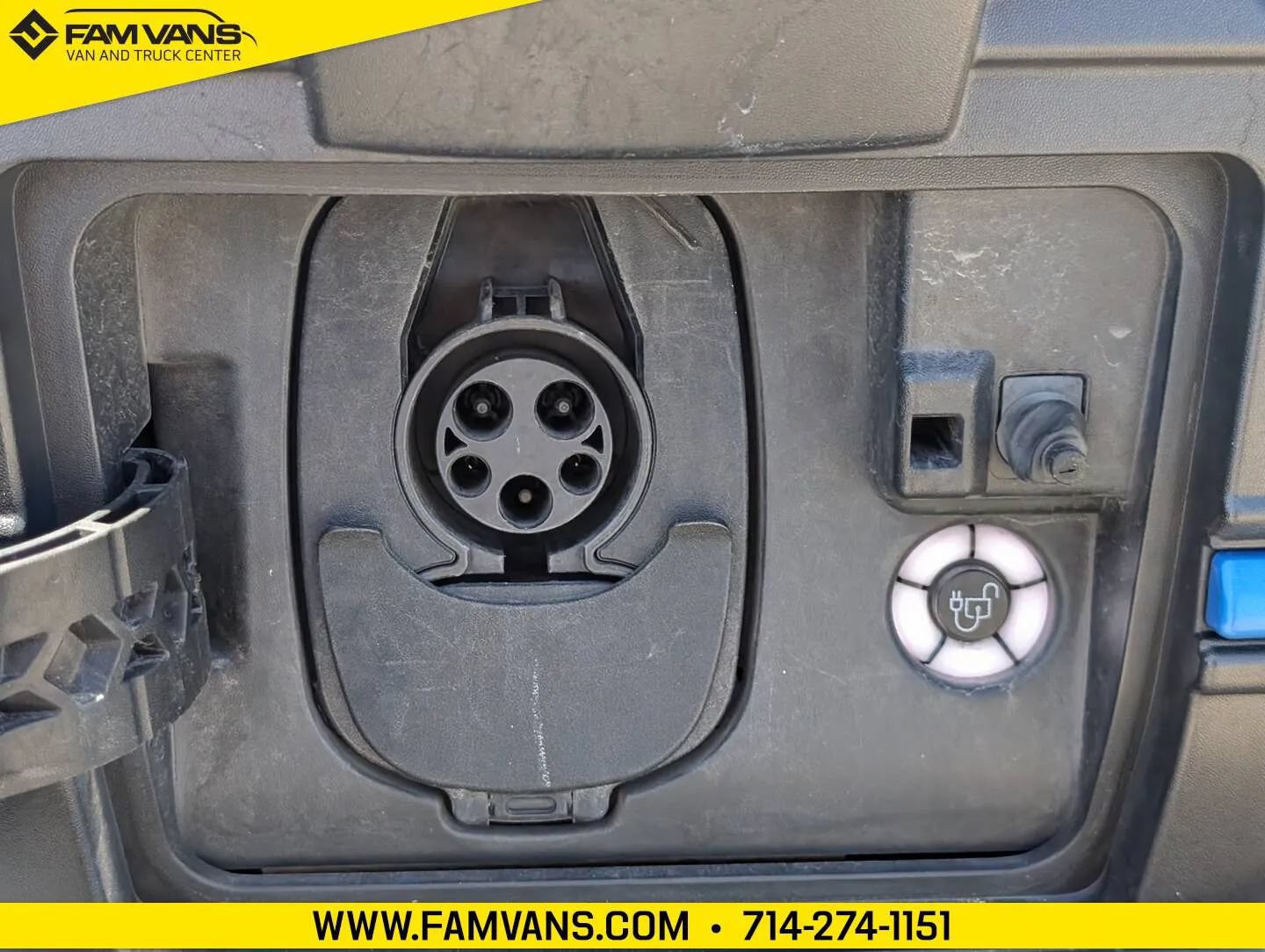 Used 2022 Ford E-Transit 148 High Roof w/ Load Area Protection Package RWD image 4