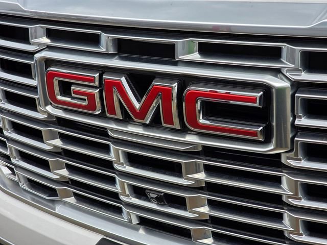 Used 2025 GMC Yukon Denali RWD image 2
