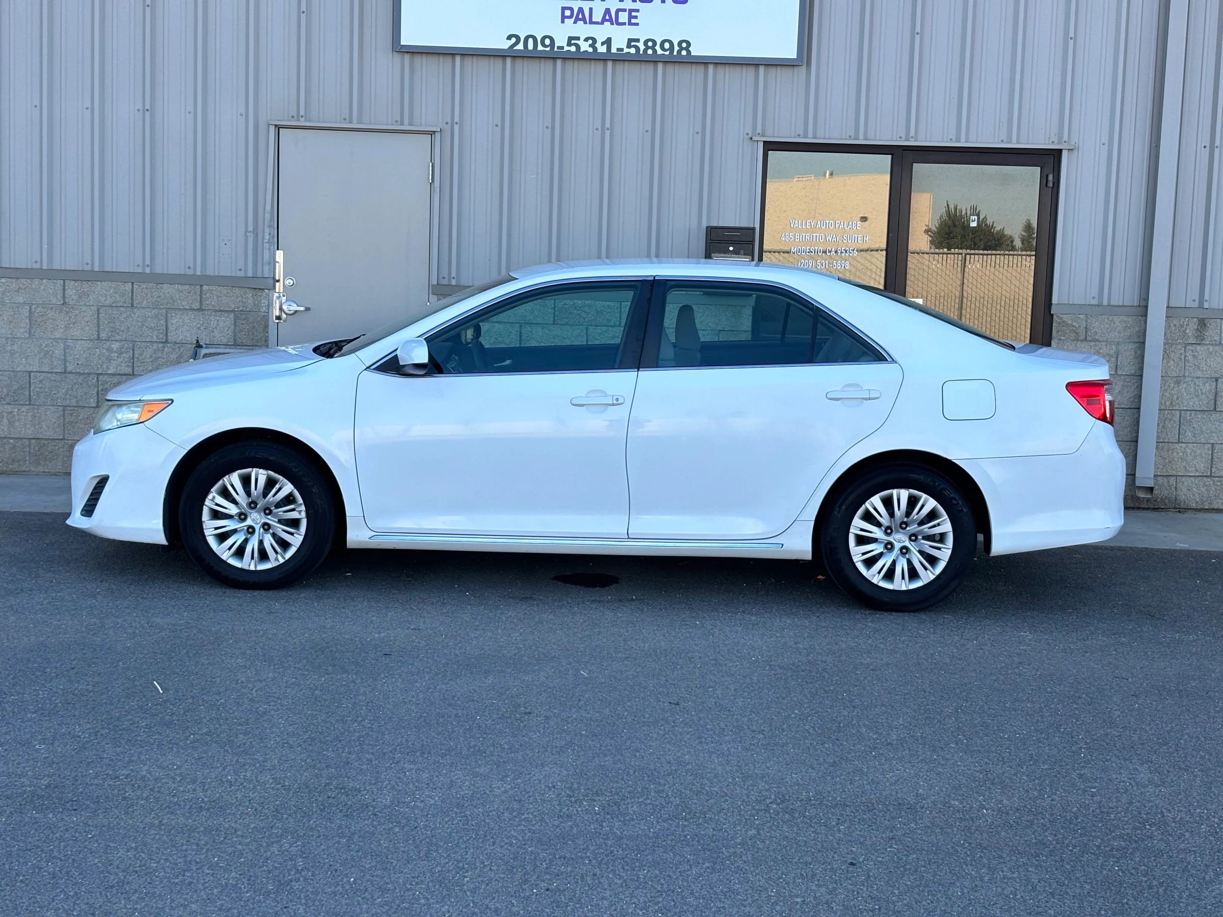 Used 2012 Toyota Camry LE image 6