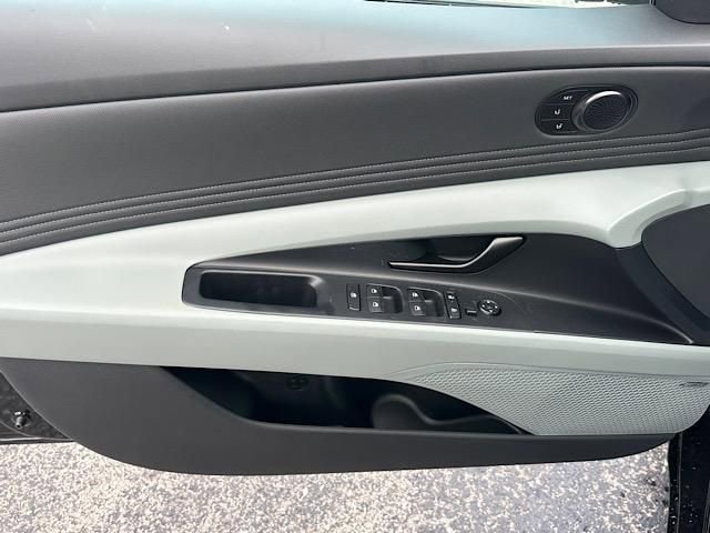 New 2025 Hyundai Elantra Limited image 9