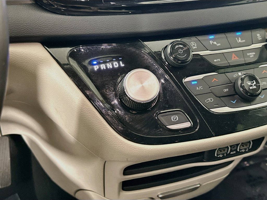 Certified 2024 Chrysler Pacifica Touring-L FWD image 25