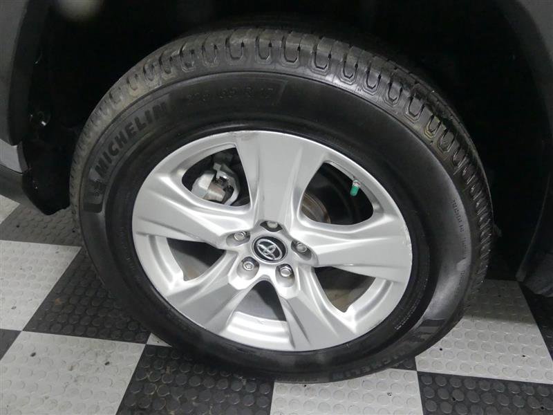 Used 2019 Toyota RAV4 XLE w/ Convenience Package image 17