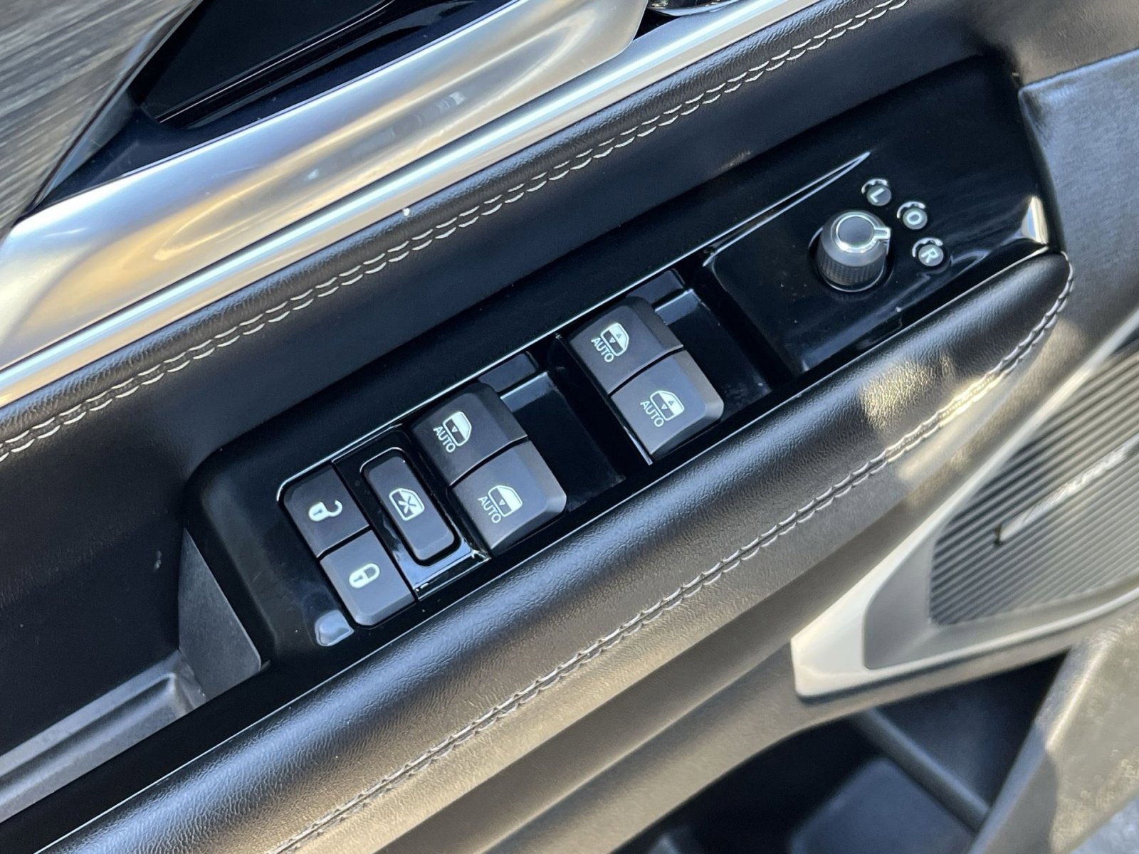 Used 2024 Jeep Wagoneer L Series II w/ Flexible Seating Group image 13