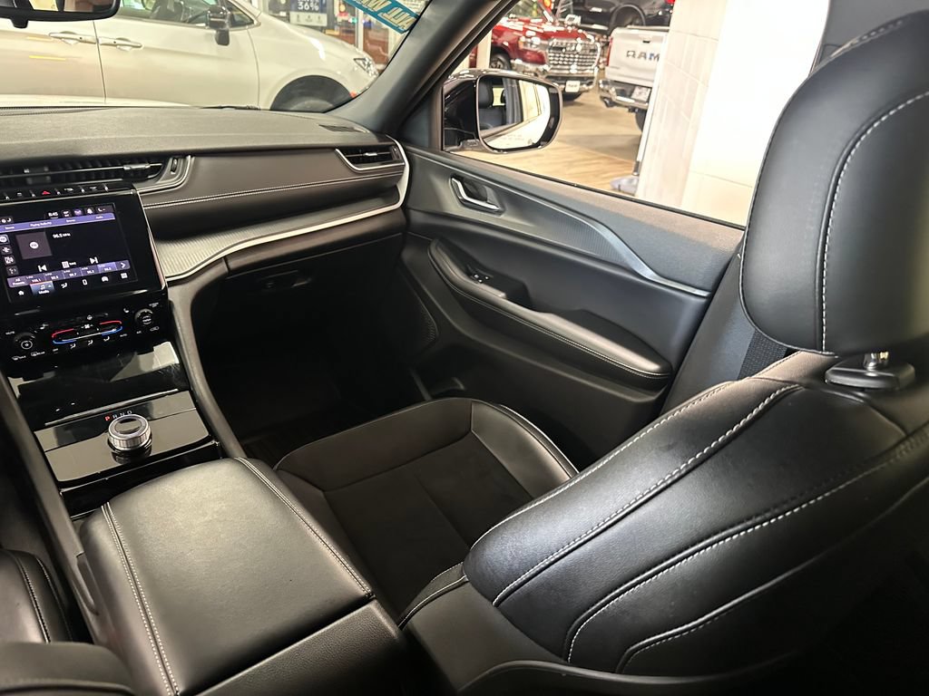 Certified 2023 Jeep Grand Cherokee Altitude AWD/4WD image 13