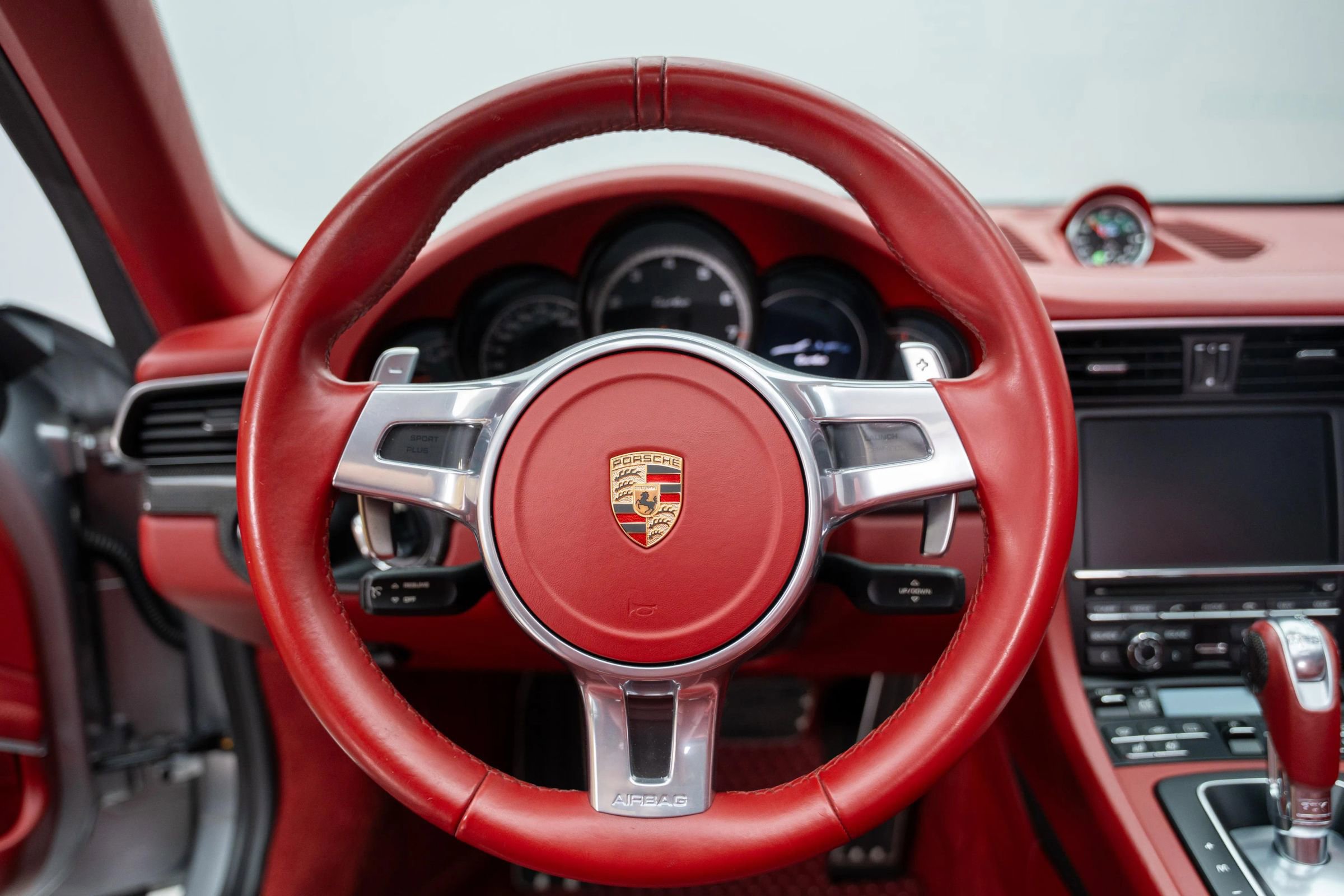 Used 2015 Porsche 911 Turbo image 38