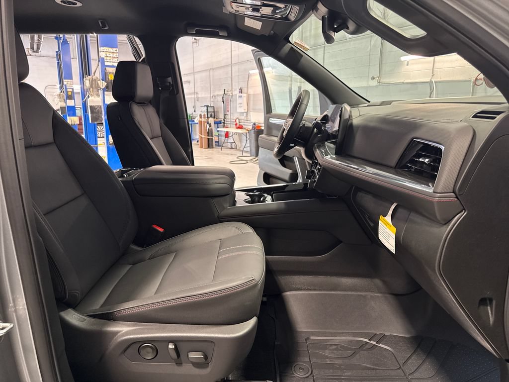New 2026 Chevrolet Suburban RST w/ Comfort Package AWD/4WD image 33
