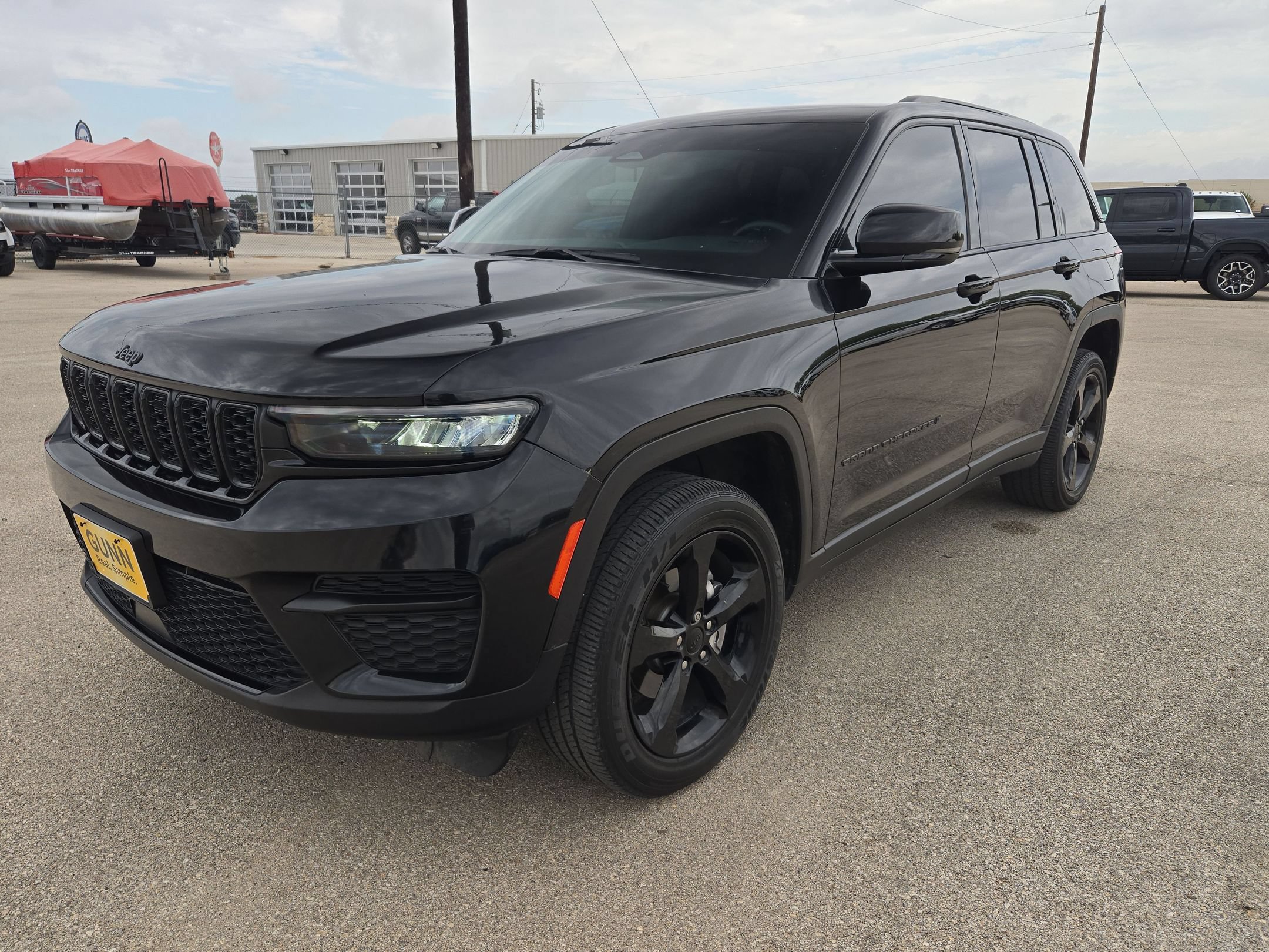 Used 2023 Jeep Grand Cherokee Altitude AWD/4WD image 7