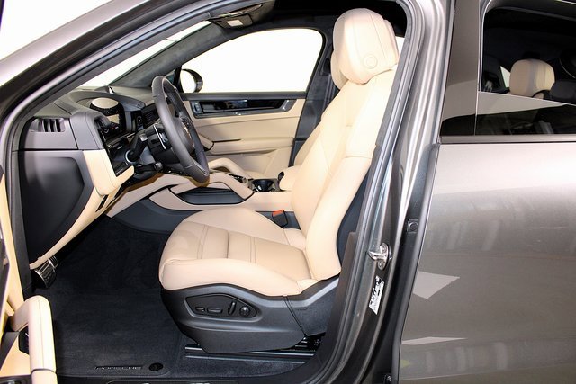 New 2026 Porsche Cayenne GTS image 5