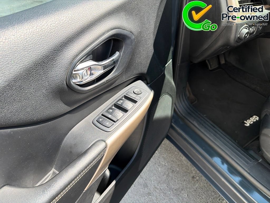 Certified 2018 Jeep Cherokee Limited FWD image 41