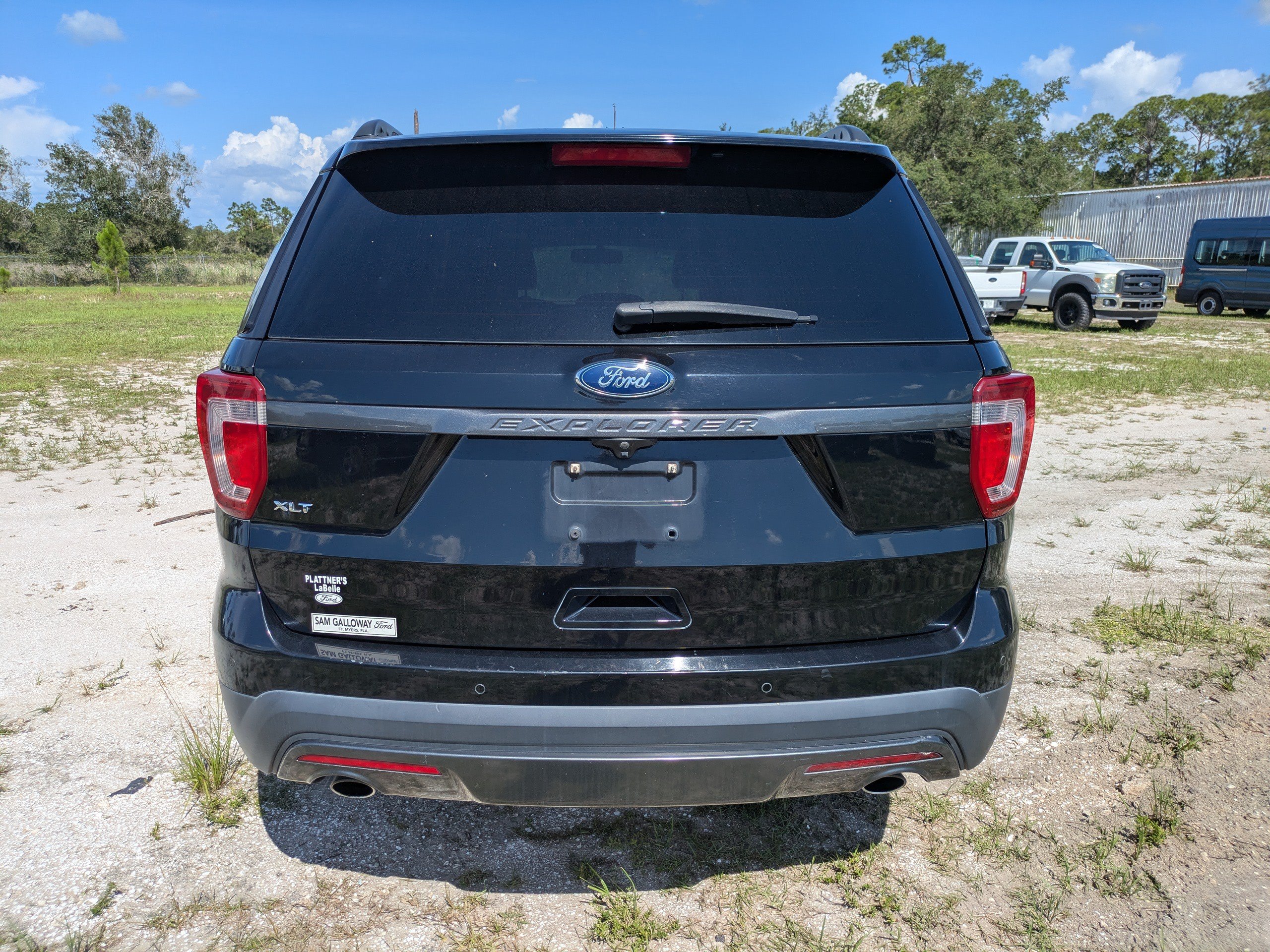 Used 2017 Ford Explorer XLT w/ Equipment Group 202A FWD image 5