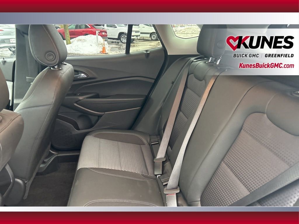 Used 2025 Chevrolet Trax LT image 37