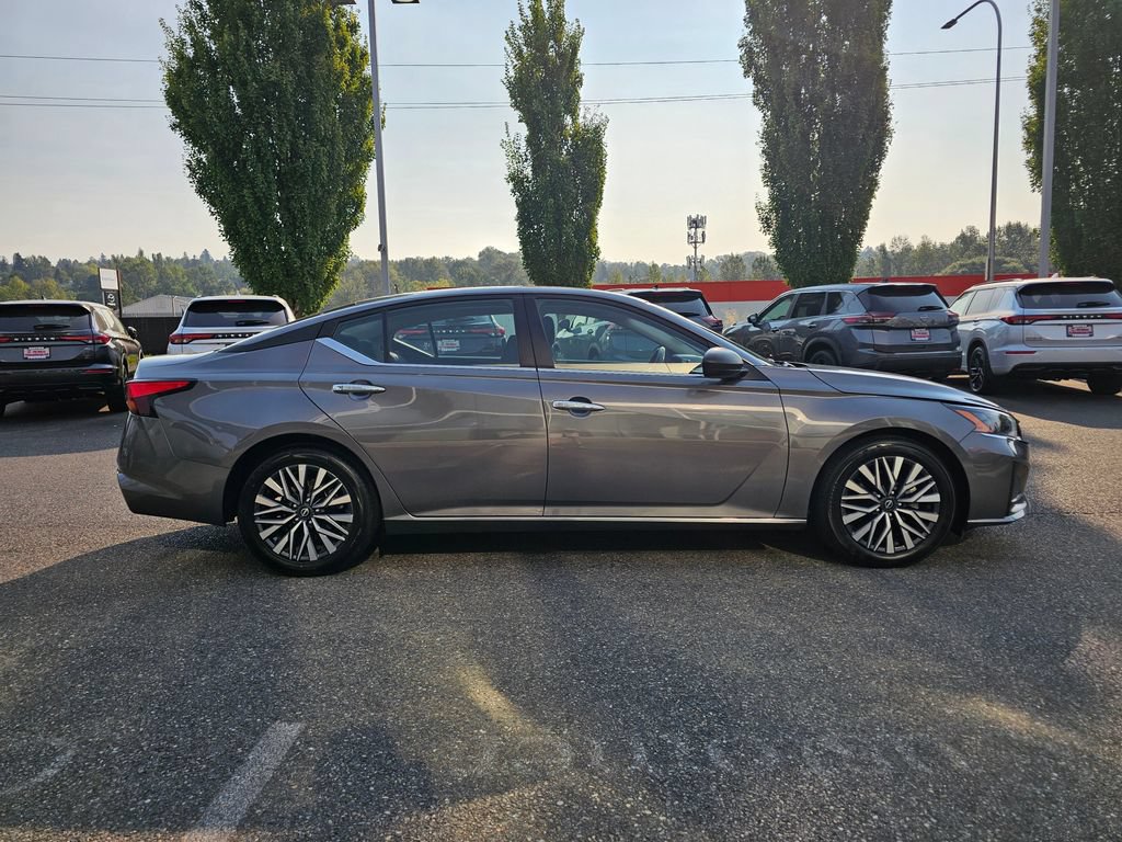 Used 2024 Nissan Altima 2.5 SV FWD image 4