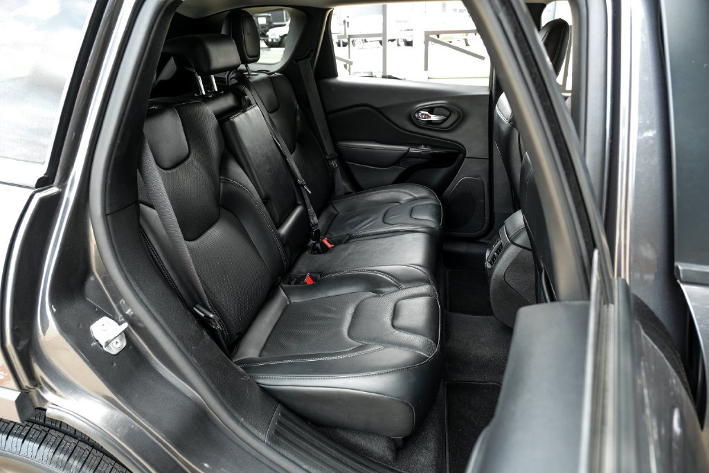 Used 2023 Jeep Cherokee Altitude Lux AWD/4WD image 48