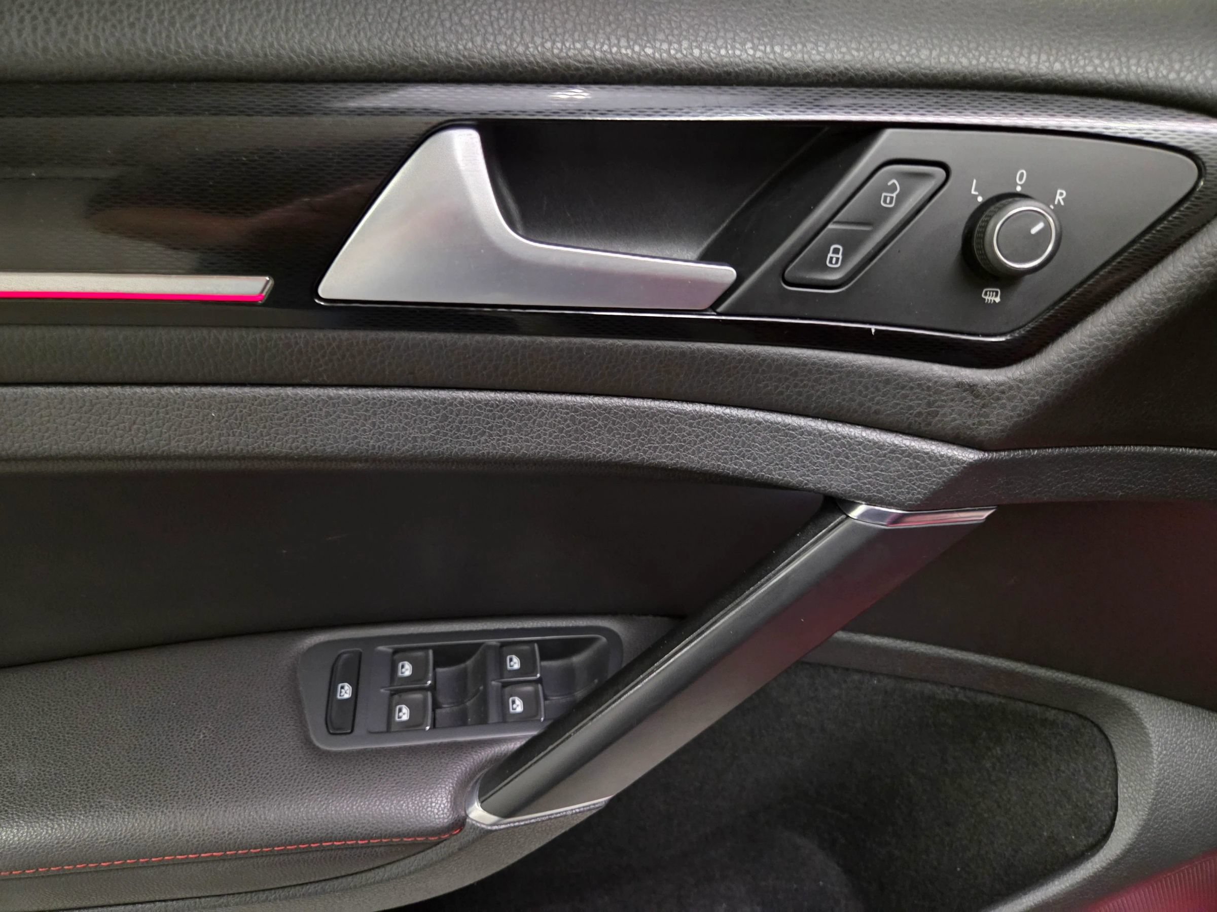 Used 2016 Volkswagen GTI Autobahn w/ Lighting Package (SEL) FWD image 16