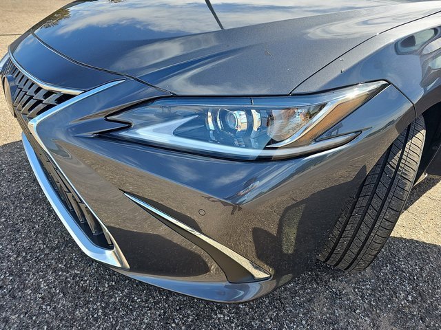 Certified 2025 Lexus ES 300h w/ Premium Package image 32