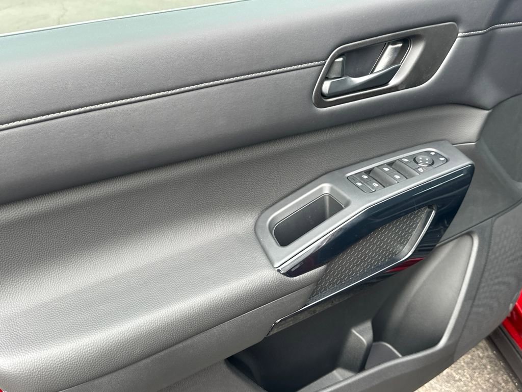 New 2026 Nissan Pathfinder SV image 10