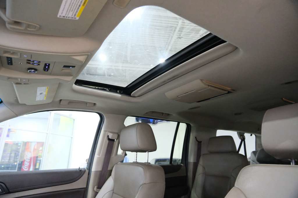 Used 2018 Chevrolet Suburban LT RWD image 36