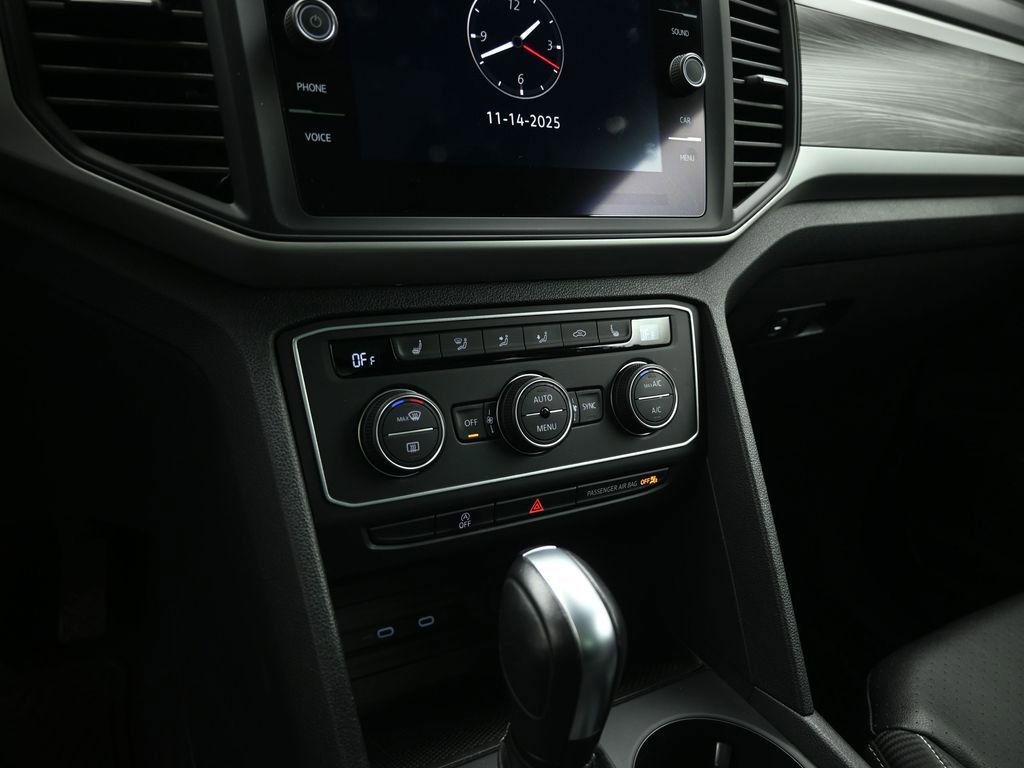 Used 2021 Volkswagen Atlas Cross Sport SE w/ Panoramic Sunroof Package image 16