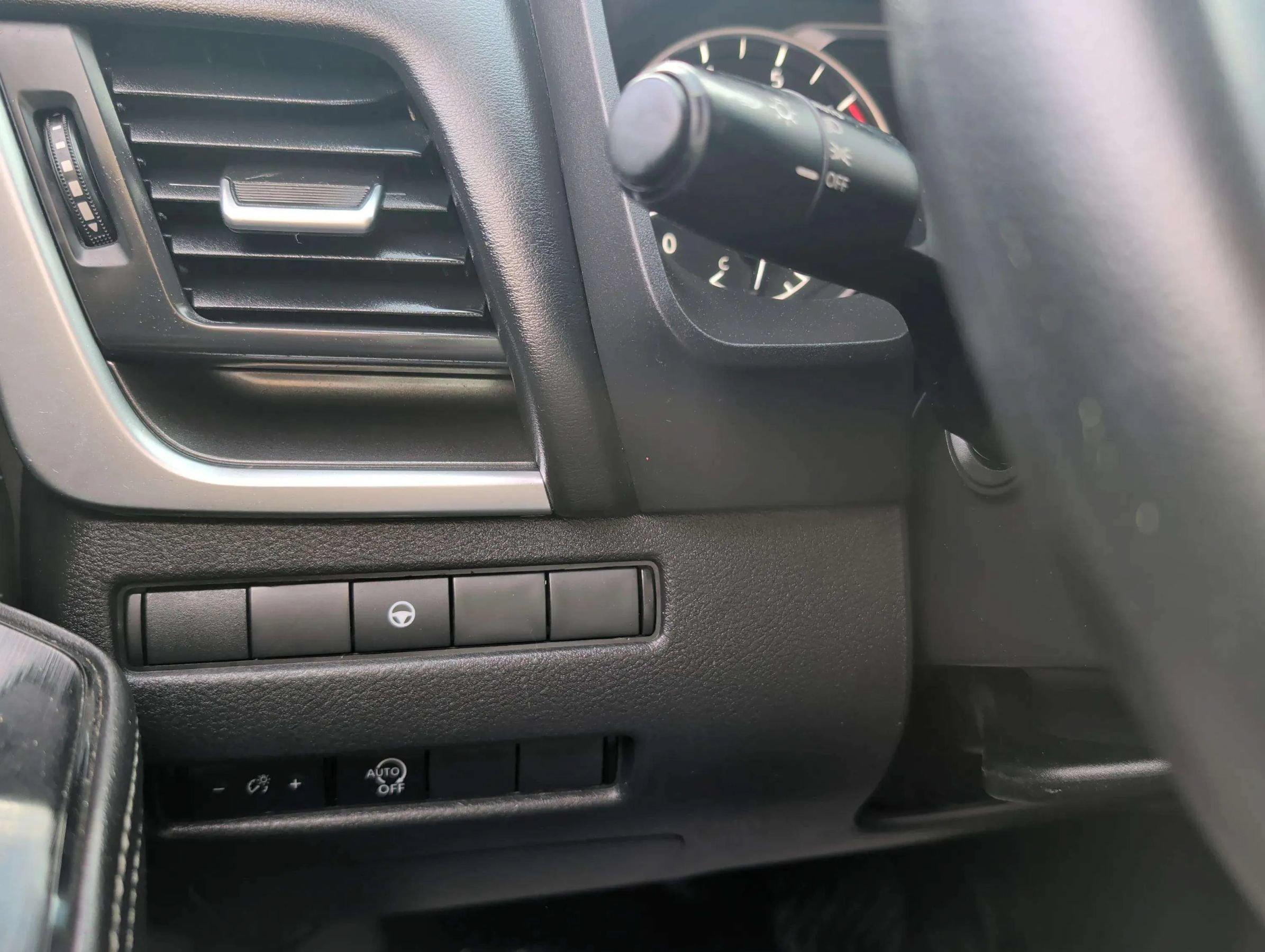 Used 2023 Nissan Rogue SV AWD/4WD image 24