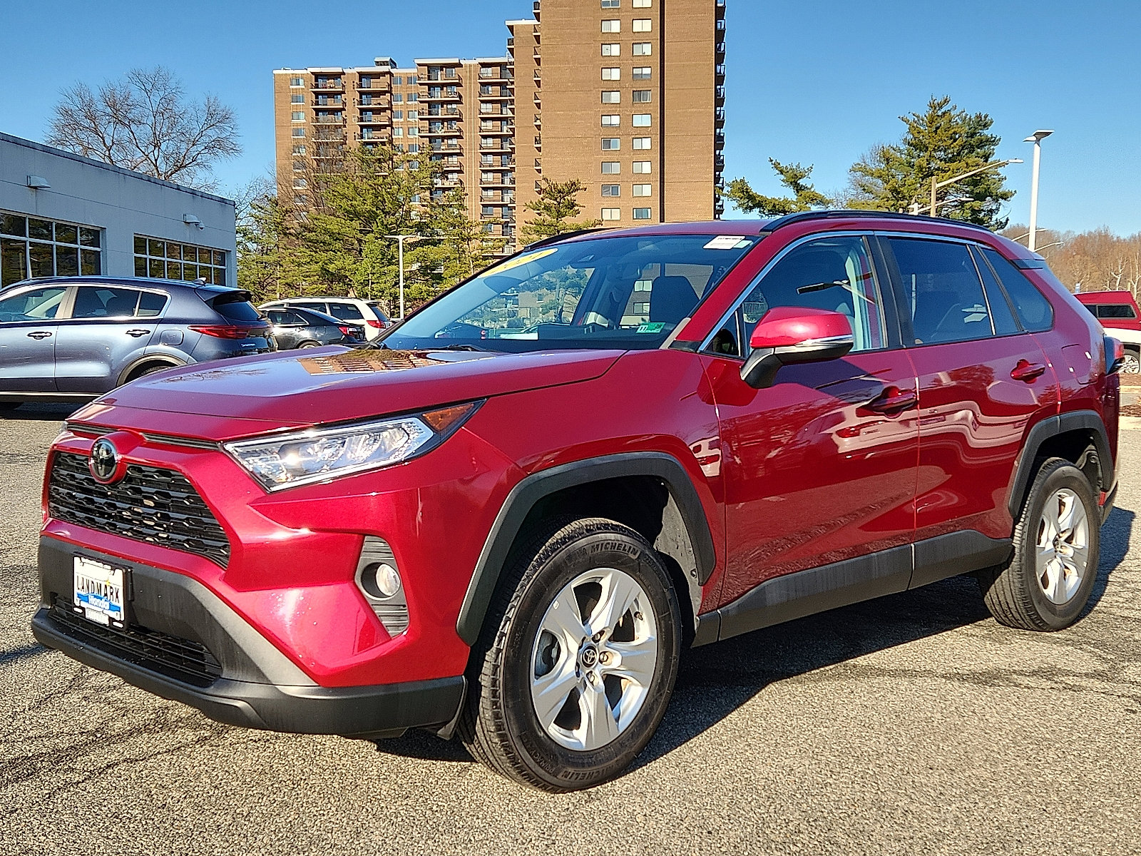 Used 2021 Toyota RAV4 XLE image 1
