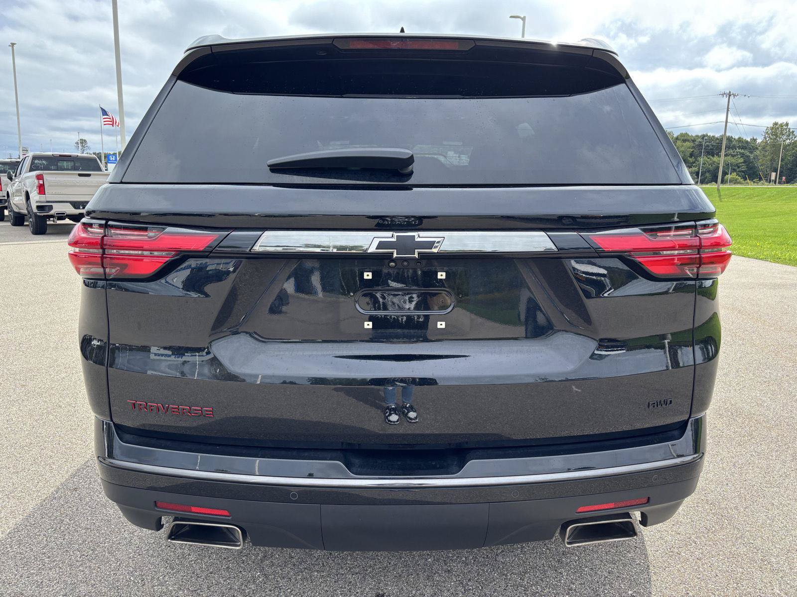 Used 2023 Chevrolet Traverse Premier w/ Redline Edition AWD/4WD image 6