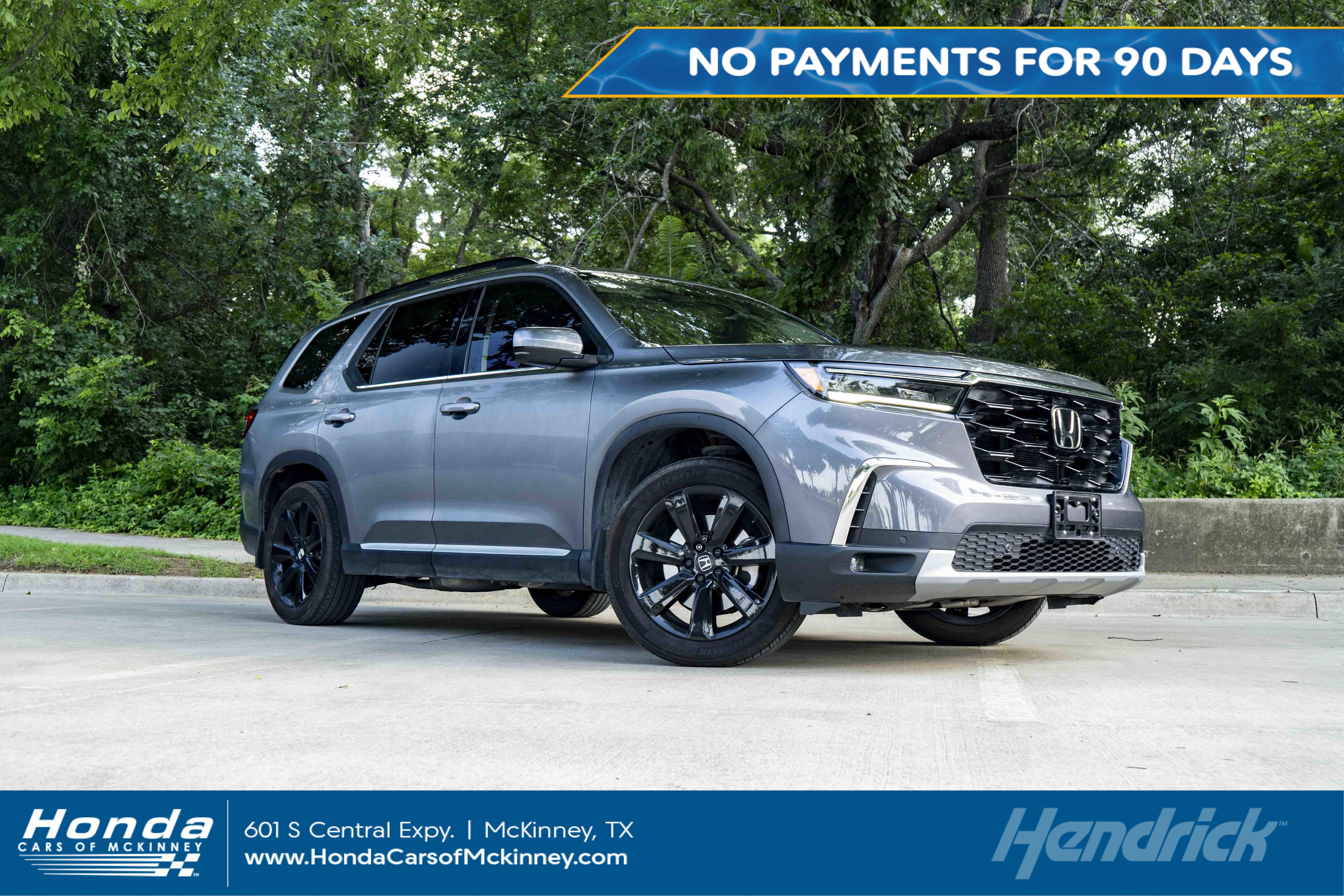 Used 2025 Honda Pilot Touring image 1