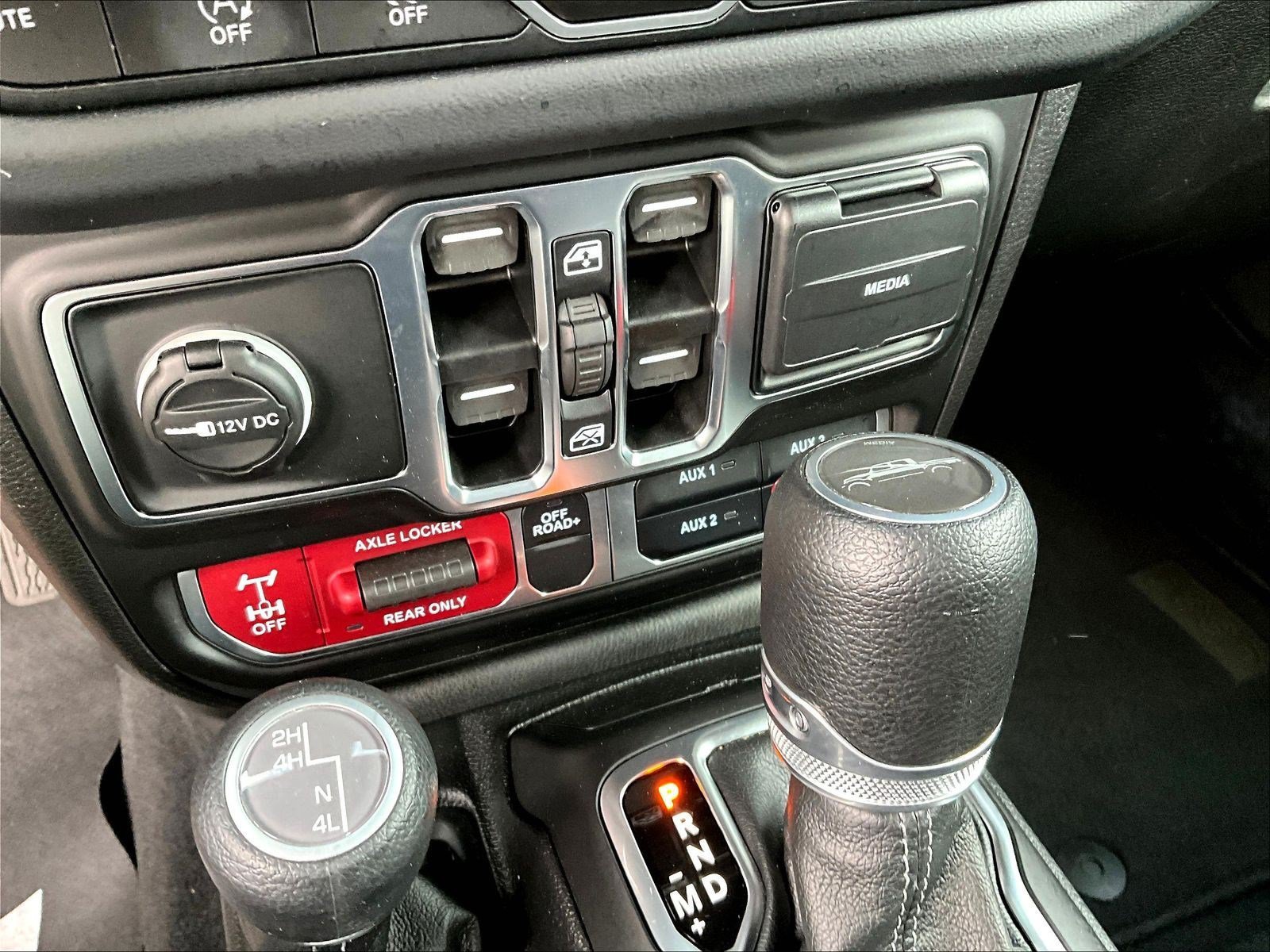 Used 2025 Jeep Gladiator Mojave w/ Convenience Group AWD/4WD image 36