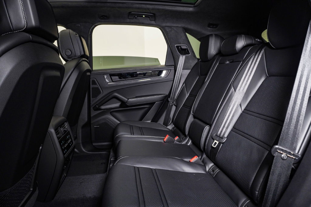New 2026 Porsche Cayenne GTS AWD/4WD image 17