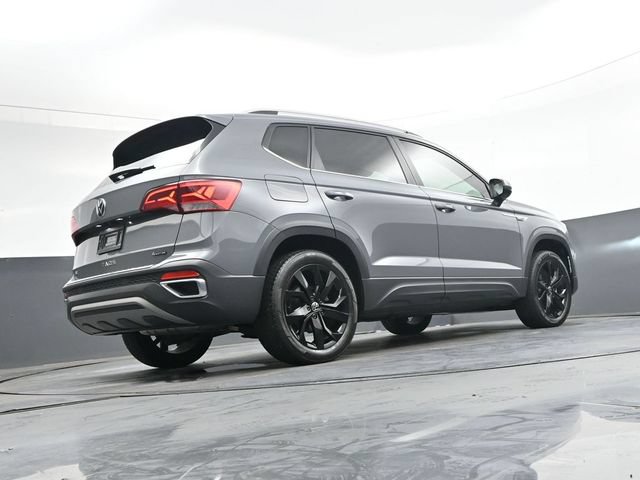 Used 2023 Volkswagen Taos SE w/ Panoramic Sunroof Package AWD/4WD image 32