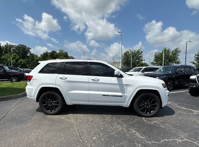 Used 2021 Jeep Grand Cherokee Laredo X AWD/4WD image 16