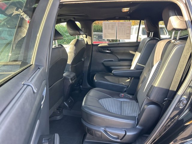 Used 2021 Toyota Highlander XSE image 16